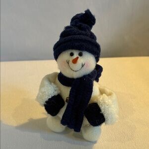 Vintage handcrafted plush snowman pin brooch for scarves hats bags Lapel pin